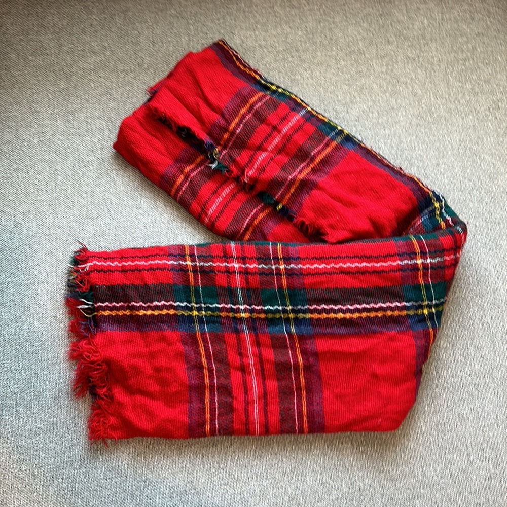Old Navy Plaid Blanket Scarf - K14
